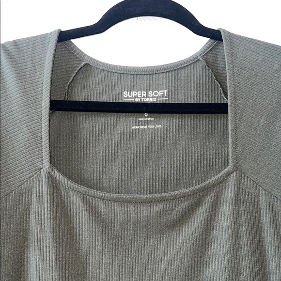 Torrid Olive Short Sleeve Square Neck Ribbed Tee. Size 0X NWOT - Picture 4 of 5
